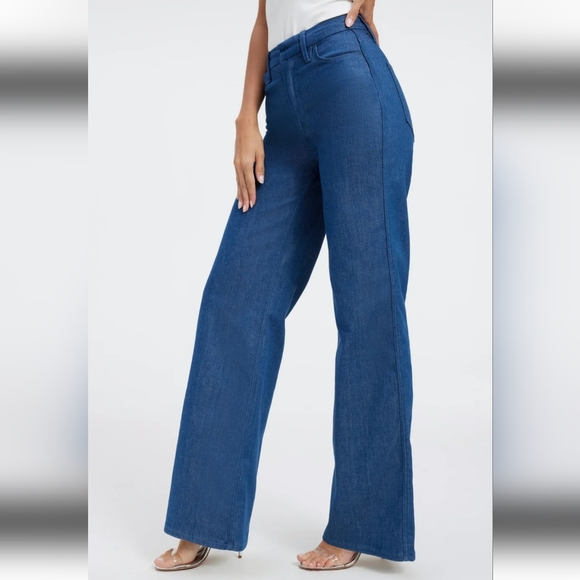 Good American Good Skate TrueBlue001 High Rise Wide Flare Leg Jeans, Size 10/30 - Picture 4 of 17
